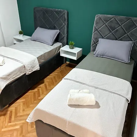 Jurica Casa de hóspedes 3*